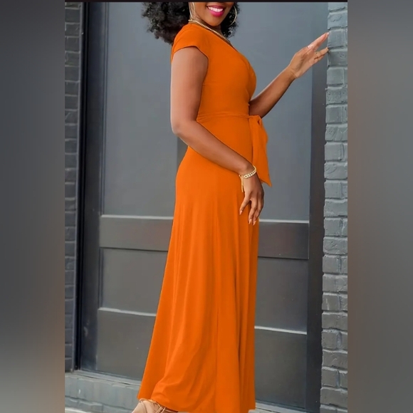 Elegant V Neck & Flare Dress with Belt - Picture 2 of 3